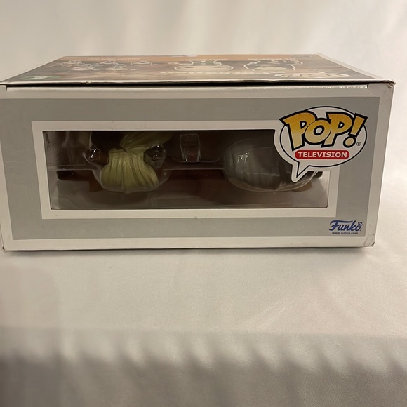 Funko Pop Television 2 Pack Parks & Recreation Jerry Gergich and Li’l Sebastian - Picture 4 of 12